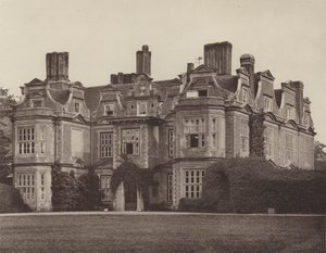 Swateley Hall, Uxbridge, de Ingangsgevel door Charles Latham