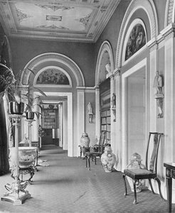 De Bibliotheekgang door Charles Latham