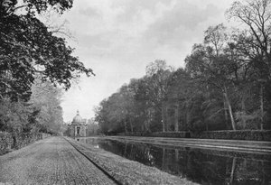 Het lange kanaal en paviljoen
