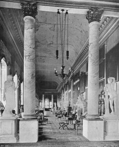 De lange galerij door Charles Latham