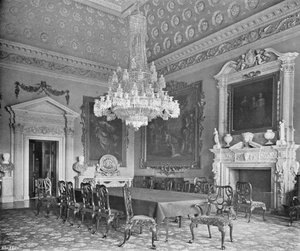 De salon door Charles Latham