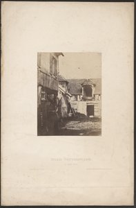 [Cour de ferme] / [Binnenplaats van een boerderij]. door Charles Marville