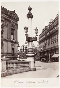 Opéra Rostral Column, ca. 1875 door Charles Marville