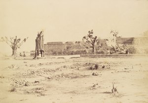Onvruchtbaar landschap met een onbekend fort, Delhi