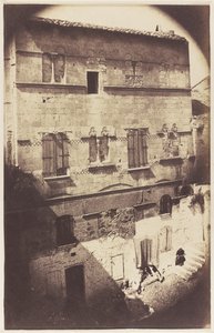 Gevel van een romaans huis in Saint-Gilles du Gard door Charles Nègre