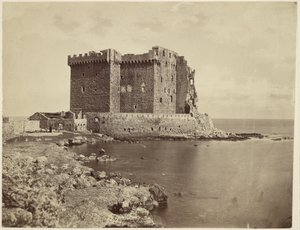[Het kasteel op het eiland Saint-Honorat, vlakbij Cannes / Le château de île Saint-Honorat, près de Cannes door Charles Nègre