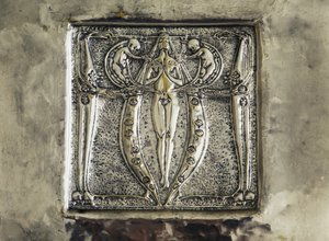 Bas-reliëf, detail van schoorsteenversiering, slaapkamer door Charles Rennie Mackintosh, Verenigd Koninkrijk, 20e eeuw door Charles Rennie Mackintosh