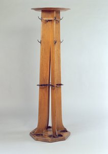 Hoed, jas en paraplustandaard voor de Argyle Street Tearooms, 1897 door Charles Rennie Mackintosh