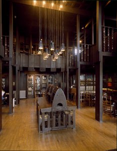 Interieur van de leeszaal van de School of Fine Arts ontworpen door architect Charles Rennie Mackintosh door Charles Rennie Mackintosh