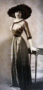 Portret van Emilie Bouchaud, rond 1909 door Charles Reutlinger