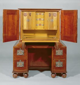 Kast - voorkant open door Charles Robert Ashbee
