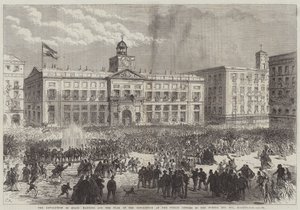 De revolutie in Spanje, het uithangen van de vlag van de revolutie bij de openbare kantoren in de Puerta del Sol, Madrid