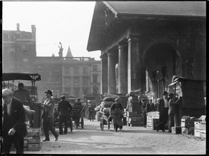 Covent Garden, City of Westminster, Greater London Authority, 1930s door Charles William Prickett