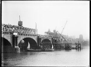 Sloop van Waterloo Bridge, City of Westminster, Greater London Authority