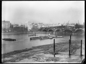 Sloop van de Waterloo Bridge, City of Westminster, Greater London Authority, 1936 door Charles William Prickett