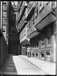 Middle Temple Lane, Temple, City of London, Greater London Authority, 1930s door Charles William Prickett