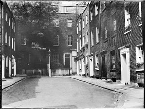 Park Row, Knightsbridge, City of Westminster, Greater London Authority, 1930s door Charles William Prickett