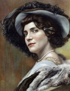 Franse komiek Eve Lavalliere (1866-1929) als Miquette in toneelstuk "Miquette et sa mere" door Robert de Flers, foto door Cheri Rousseau uit Franse krant "Le Theatre" 11 december door Cheri Rousseau
