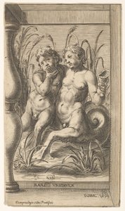 Twee tritons die elkaar omarmen, een speelt een panfluit, de tweede houdt een schelp vast door Cherubino Alberti