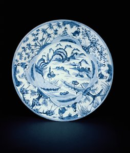 Blauw-witte schaal beschilderd met vissers in een rivierscène, Tianqi of Chongzheng, 1620-30 (porselein)