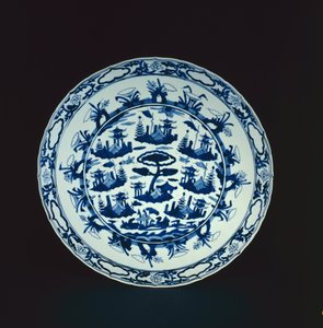 Blauw-witte schaal beschilderd met rotsachtige eilanden en paviljoens, Wanli of Tianqi, 1600-25