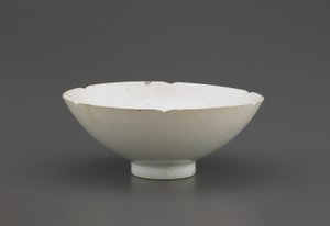 Kom met ingekeepte rand, Jingdezhen, Jiangzi-provincie, Noordelijke of Zuidelijke Song-dynastie