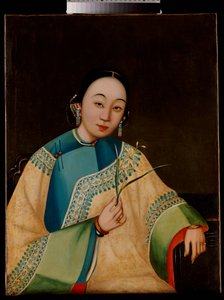 Portret van een hofdame, zittend halve lengte in een geborduurde mantel, met een bloem, midden 19e eeuw