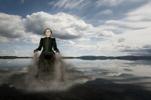 Etherische vrouw, Stilstaand water door Christine von Diepenbroek