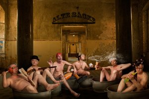 Eigenzinnige oude mannen die zich wassen