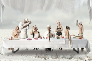 Een surrealistisch dinerfeest door Christine von Diepenbroek