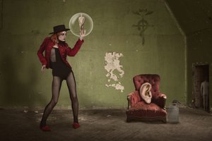 De surrealistische bubbel van een vrouw