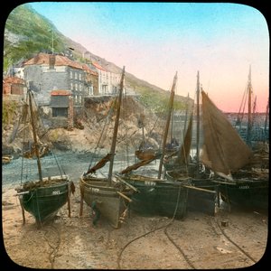 Vissersvloot bij eb, Polperro, Cornwall, eind 19e of begin 20e eeuw