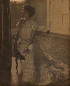De pauwenveer, ca. 1902 door Clarence H. White