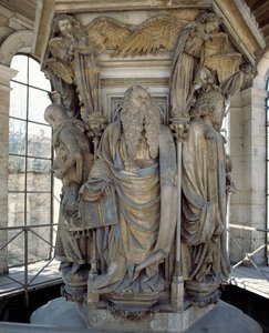 De basis van de Put van Mozes toont de profeten die de komst van Christus voorspelden (beeldhouwwerk)