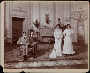 Charles Richman als John Worthing, William Courtney als Algernon Moncrieff, Margaret Anglin als Gwendolen Fairfax, en Margaret Dale als Cecily Carew in een revival van Oscar Wilde