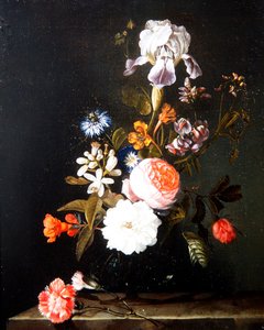 Een Stilleven van Bloemen in een Vaas op een Rand