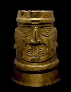 Beker met afbeelding van een Godheid met Sicán-stijl Ogen en Slagtanden, 800-1350 AD