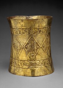 Kroon die heersers of goden afbeeldt met ceremoniële staven, 800-1350 AD door Culture Sicán