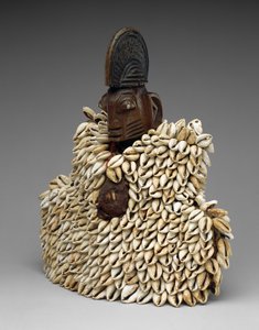 Tweelingfiguur (ere ibeji) met kledingstuk