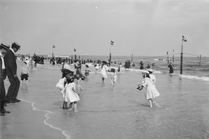 Strandscène, Rockaway, New York City, VS, ca. 1905 door Detroit Publishing Co.