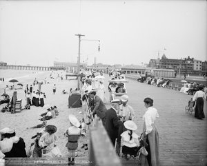 Boulevard en strand, Asbury Park, ca. 1905 (zwart-wit foto) door Detroit Publishing Co.