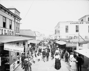 De Bowery kijkend naar het Oosten, Rockaway, New York door Detroit Publishing Co.