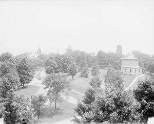 De Campus, Amherst College door Detroit Publishing Co.