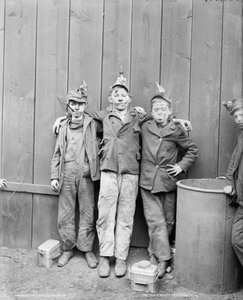 Drie kolenbrekerjongens, Woodward Coal Mines, Kingston, Pennsylvania, VS, ca. 1890 door Detroit Publishing Co.