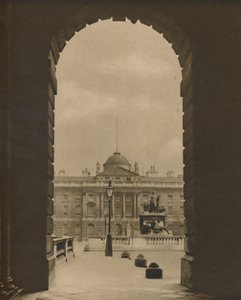 Een Voorbijgaand Uitzicht op Somerset House Vanaf The Strand, ca. 1935 door Donald McLeish
