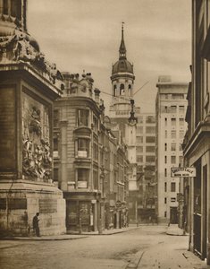 Aan de voet van het monument van Fish Street Hill door Donald McLeish