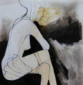 Peinzende zittende vrouw