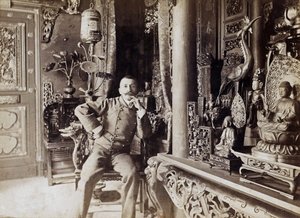 Pierre Loti (1850-1923) Franse schrijver, hier thuis in Rochefort, foto door Paul Cardon aka Dornac, c. 1892 door Dornac
