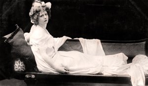 Mabel Love 1874-1953, Engelse actrice en danseres, begin 20e eeuw door Dover Street Studios