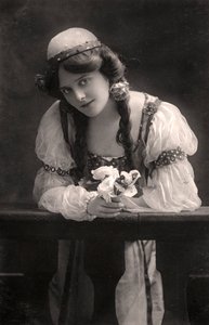 Maie Ash, actrice, 1900s door Dover Street Studios